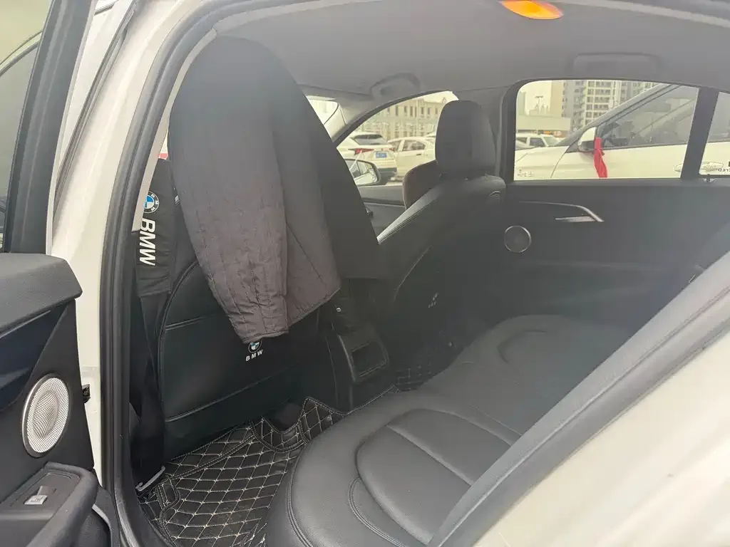BMW 1 Series 2023 из CN, фото 3