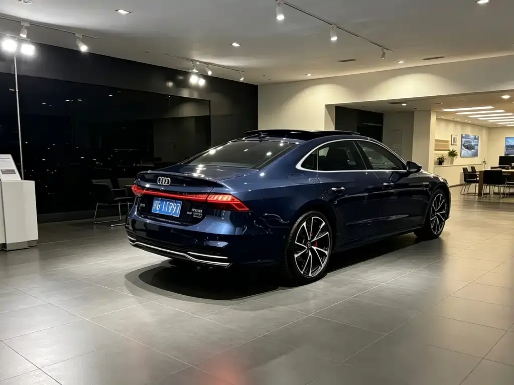 Audi A7L — фото 8
