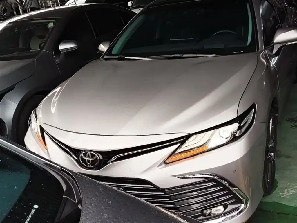 Toyota Camry — фото 3