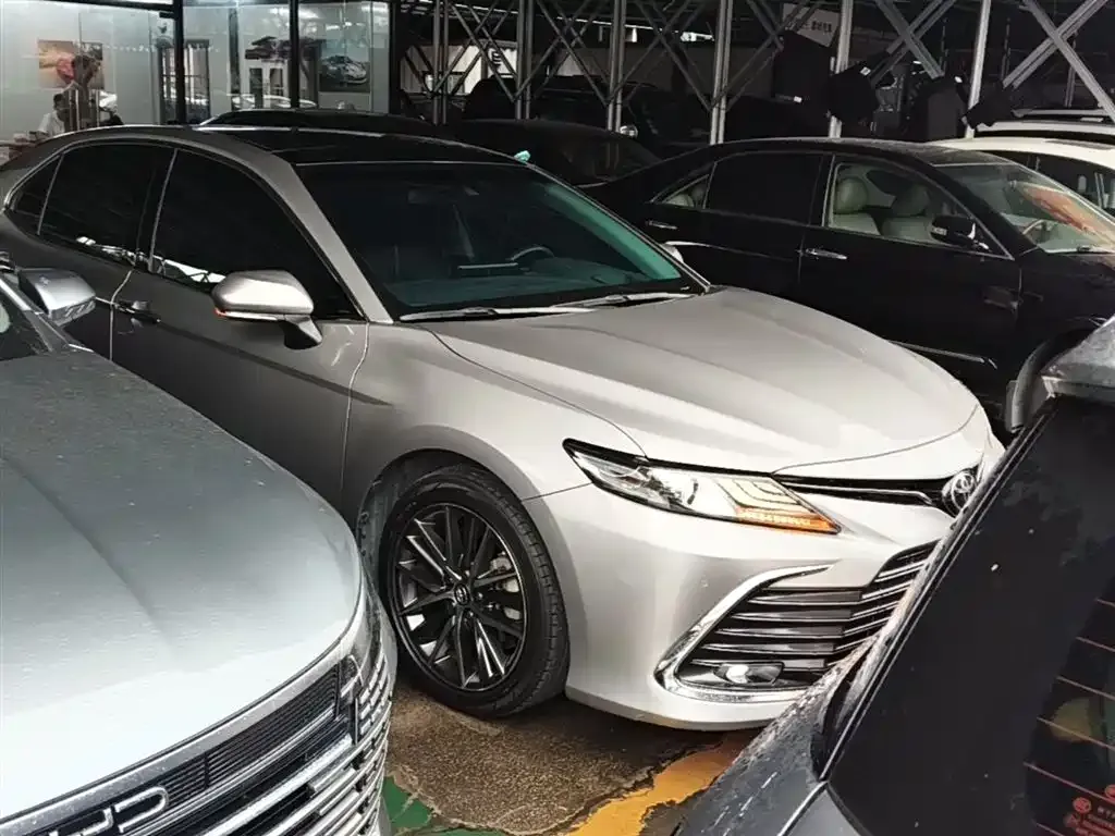 Toyota Camry — фото 9