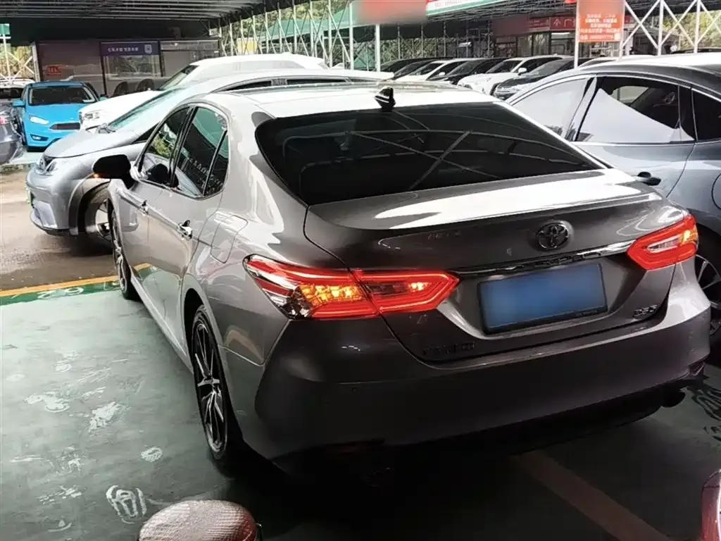 Toyota Camry — фото 8
