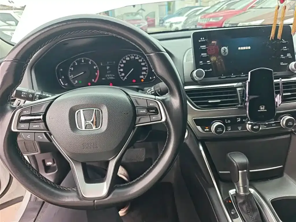 Honda Accord — фото 9