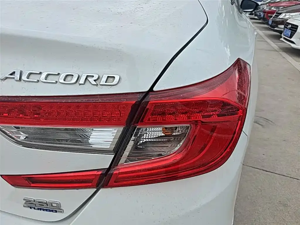 Honda Accord — фото 7