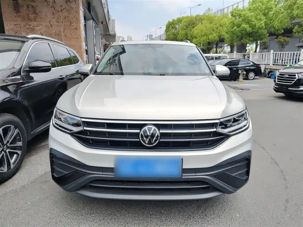 Volkswagen Tiguan L — фото 8