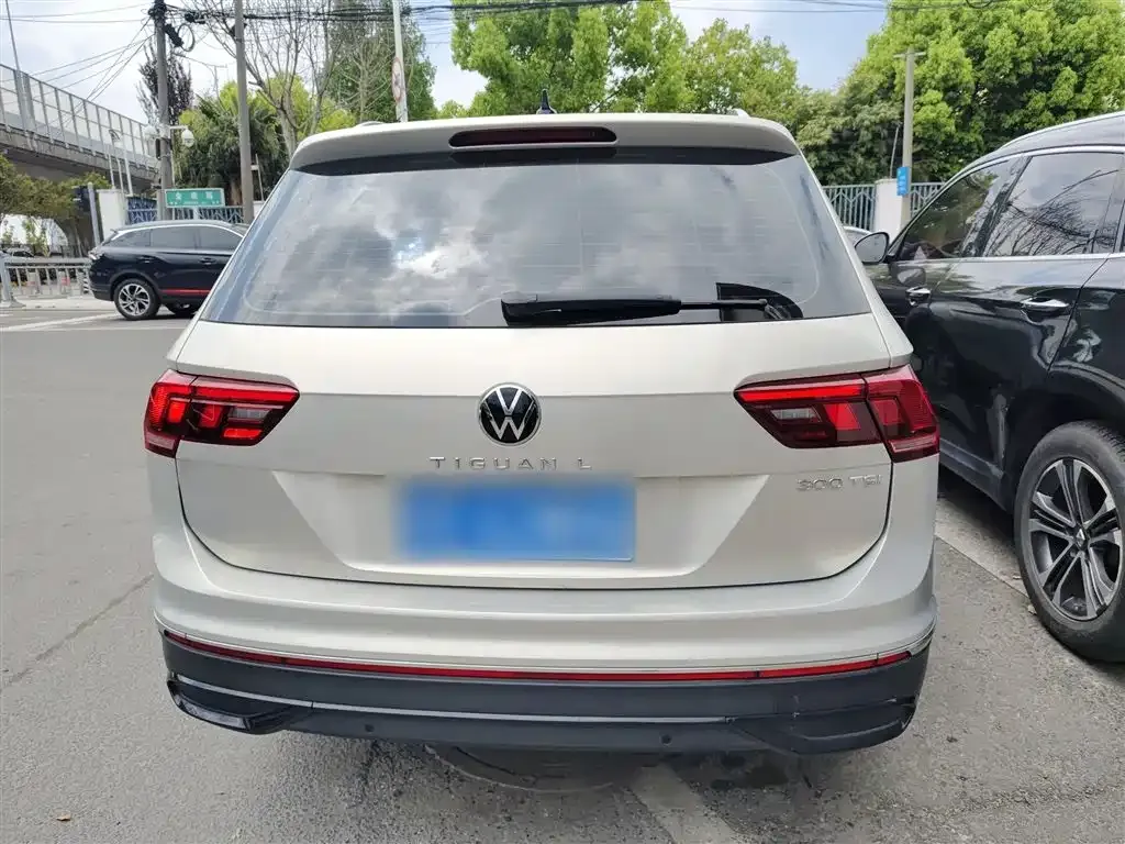 Volkswagen Tiguan L — фото 10