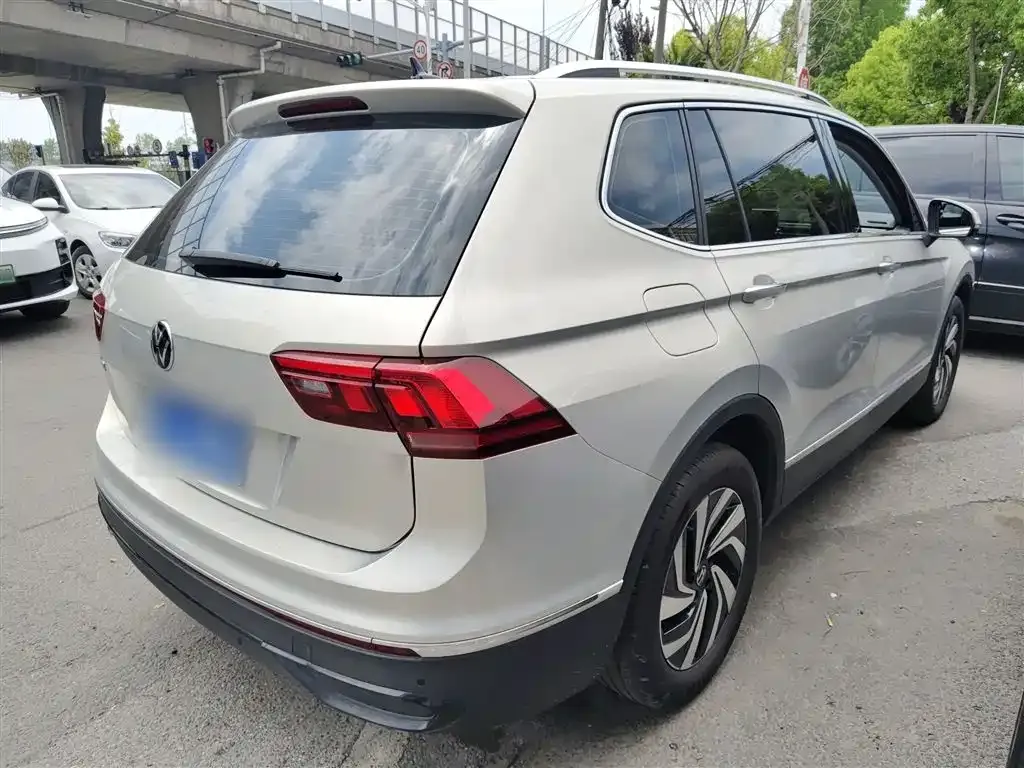 Volkswagen Tiguan L — фото 5