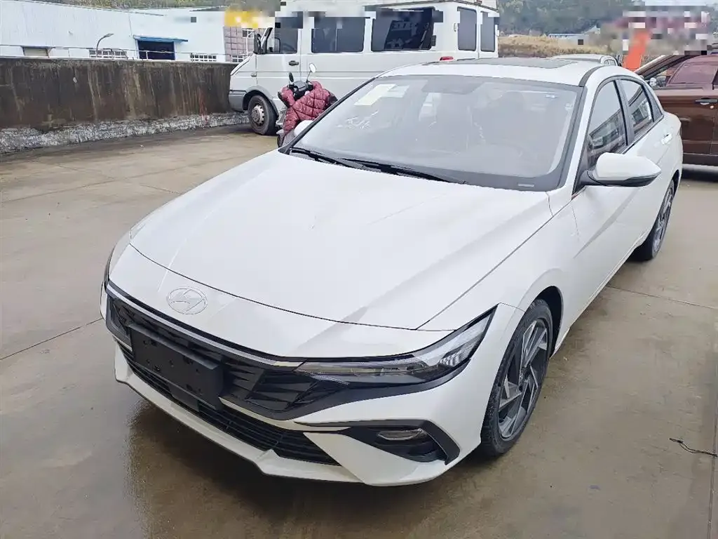 Hyundai Elantra — фото 9