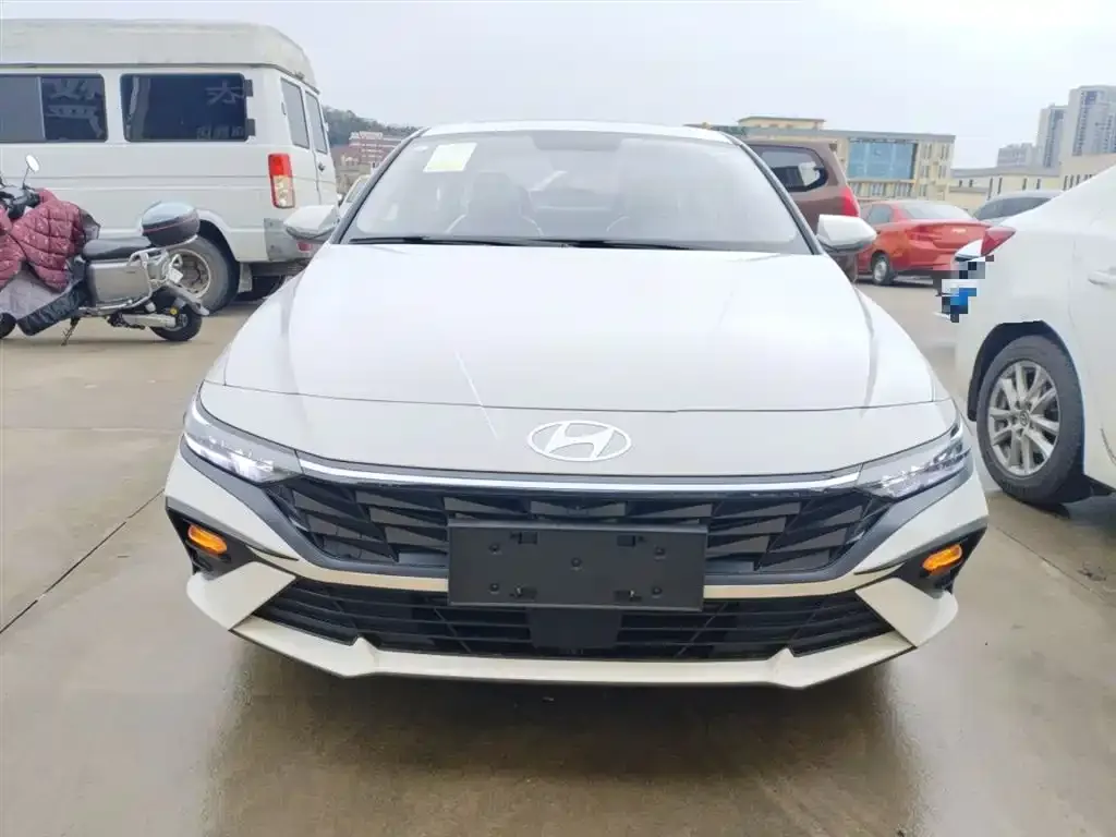 Hyundai Elantra — фото 3