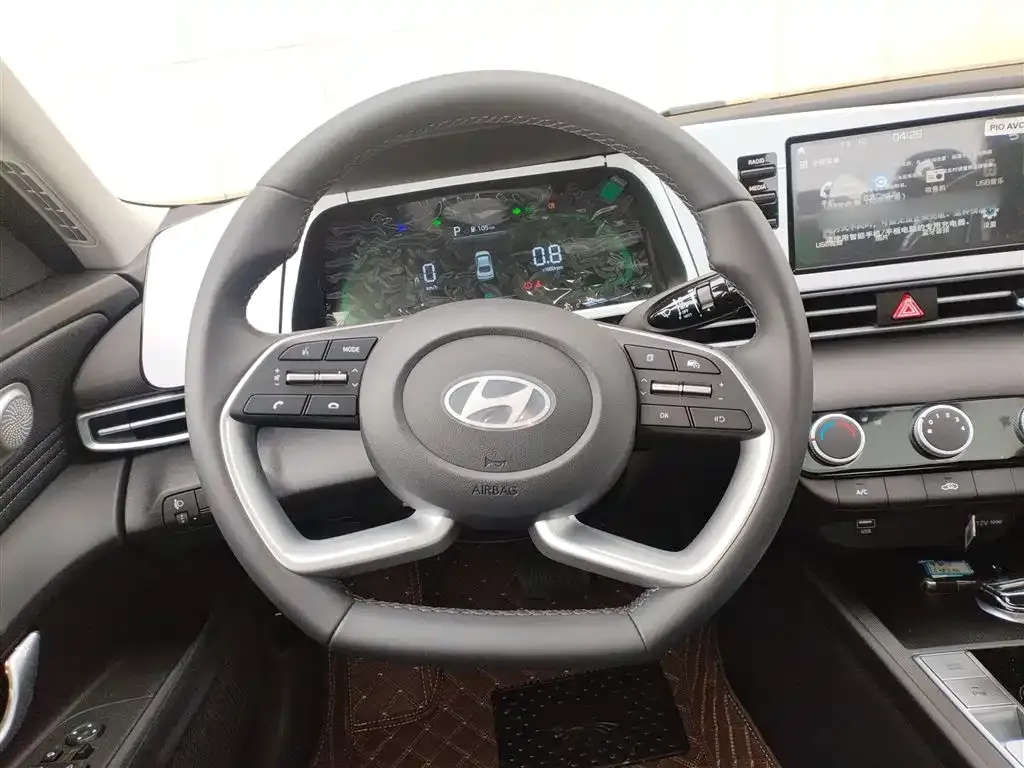 Hyundai Elantra — фото 8