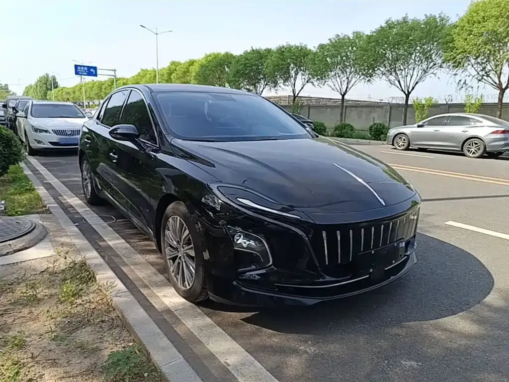 Hongqi E-QM5 2024 из CN, фото 4
