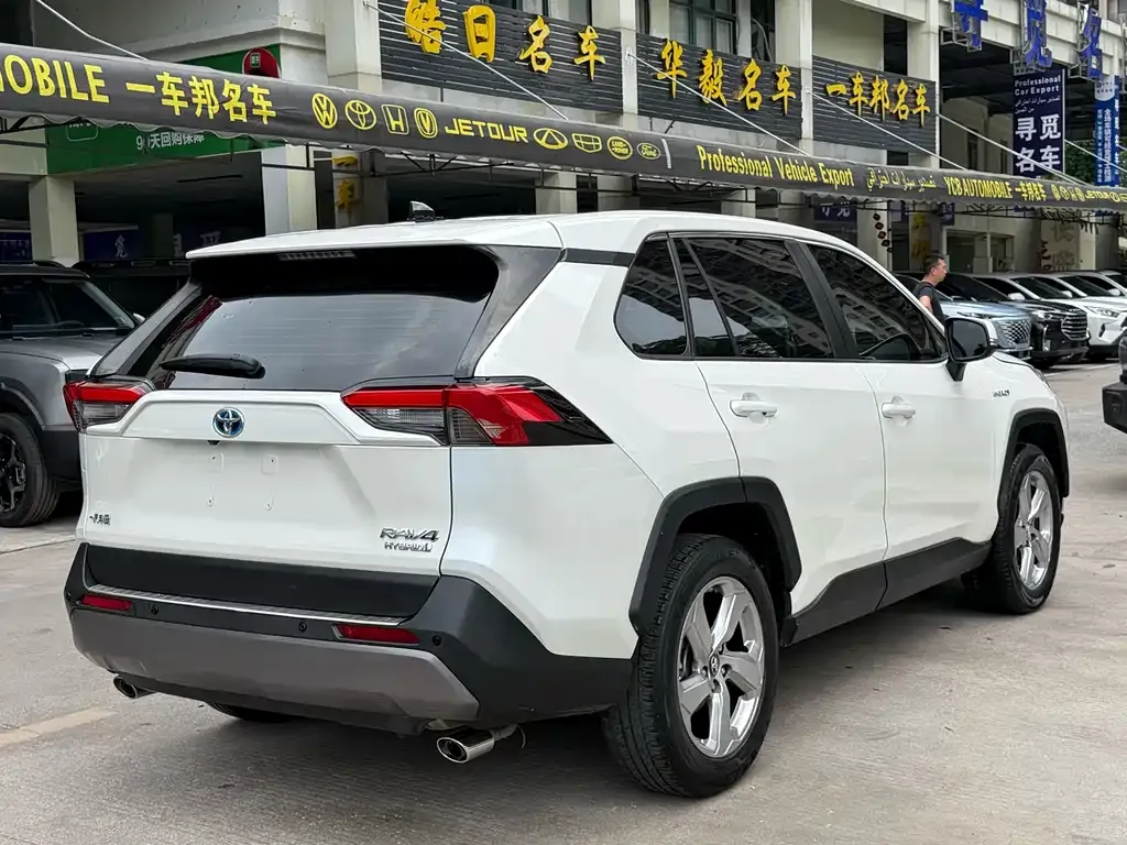 Toyota RAV4 — фото 9