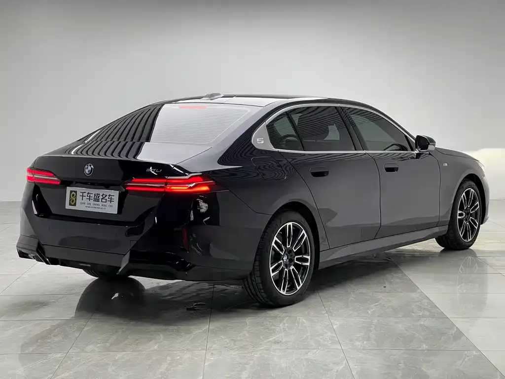BMW 5 Series 2025 из CN, фото 7