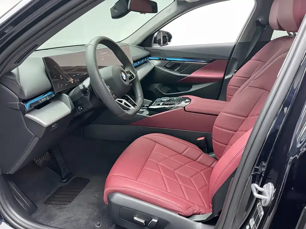 BMW 5 Series 2025 из CN, фото 9