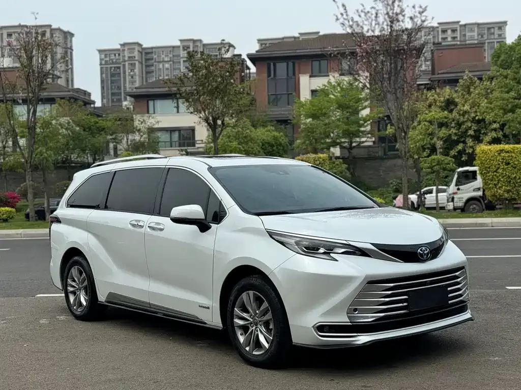 Toyota Sienna — фото 9