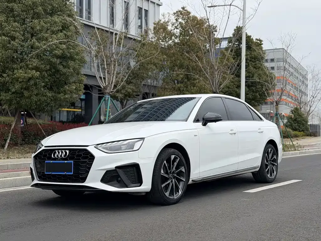 Audi A4L — фото 1