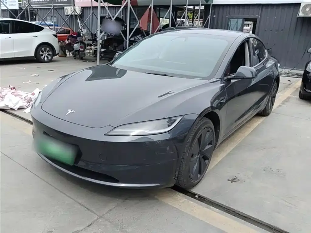 Tesla Model 3 — фото 1