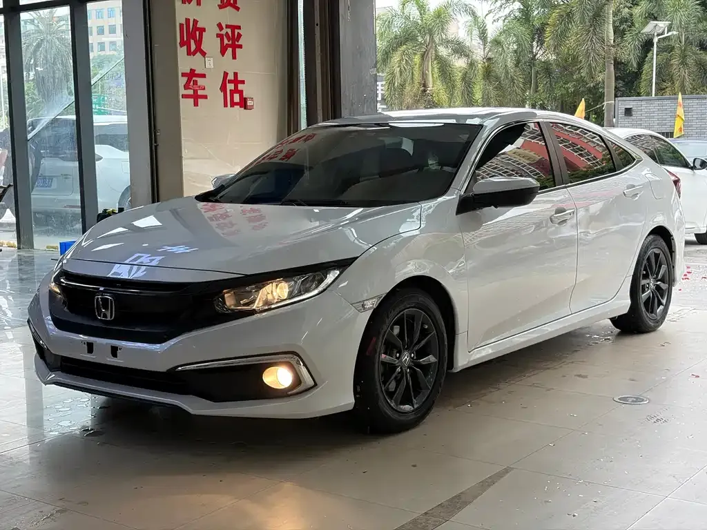 Honda Civic — фото 1
