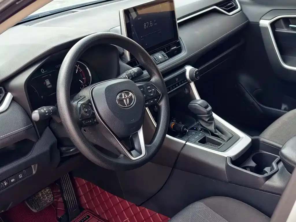 Toyota RAV4 — фото 2