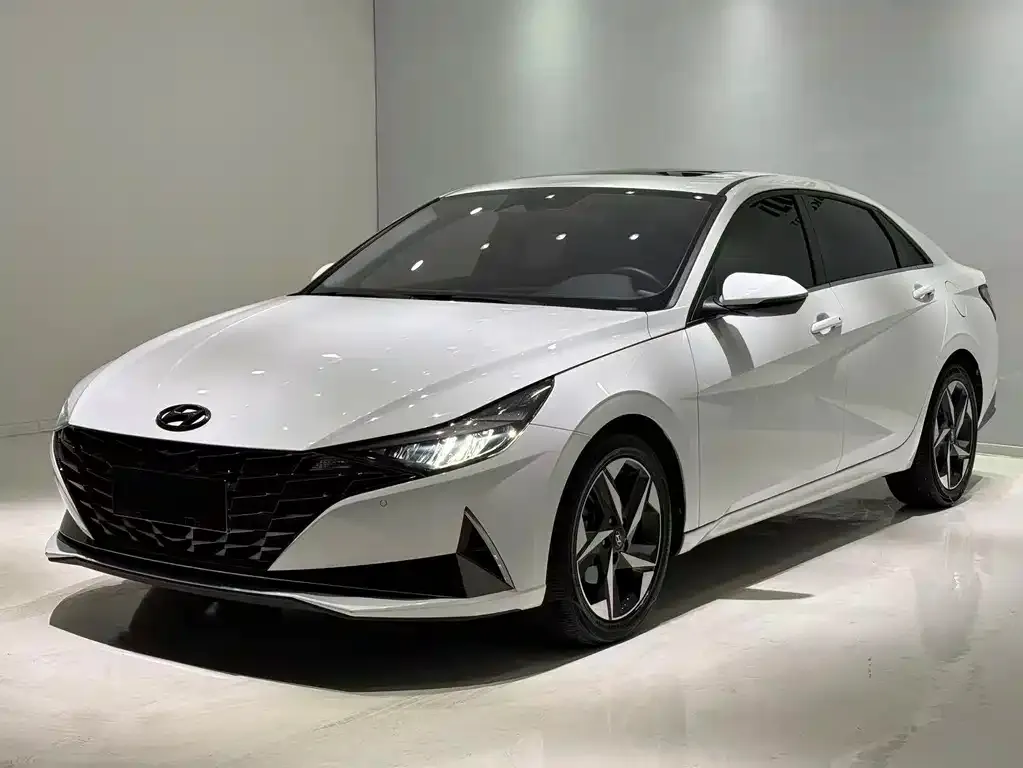 Hyundai Elantra 2023 из CN, фото 1