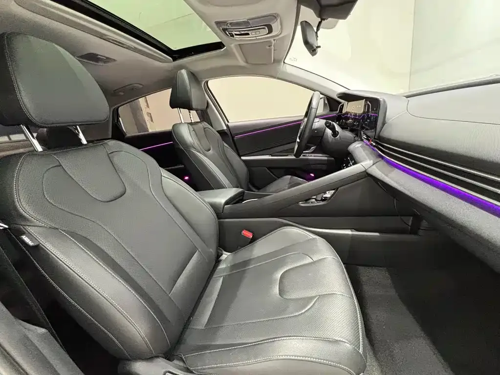 Hyundai Elantra 2023 из CN, фото 7