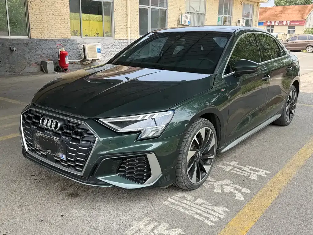 Audi A3 — фото 1