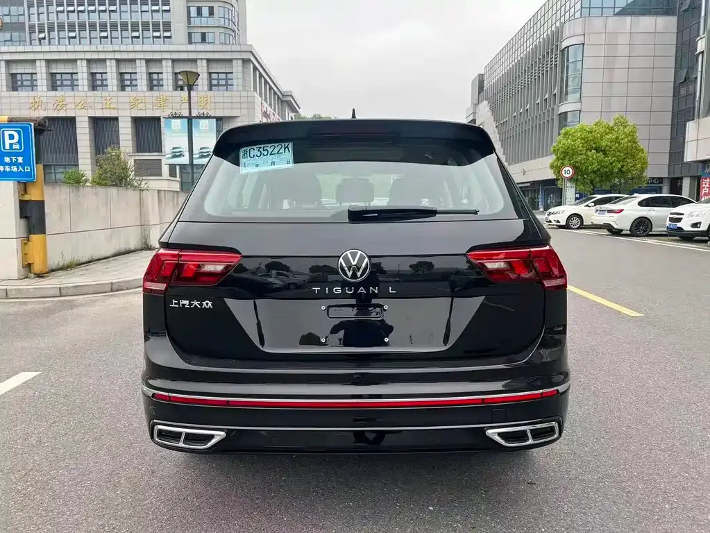 Volkswagen Tiguan L — фото 6