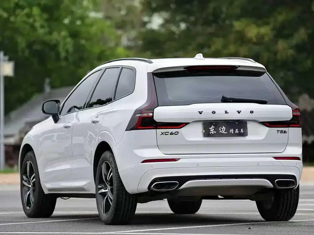 Volvo XC60 — фото 10