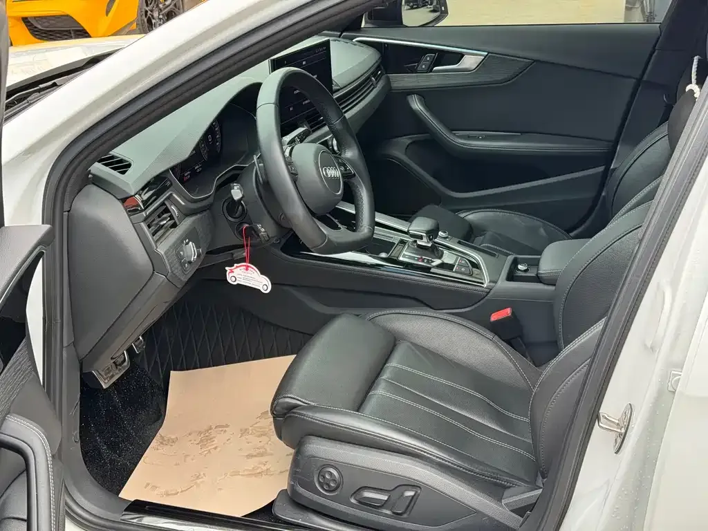 Audi A4L 2023 из CN, фото 2