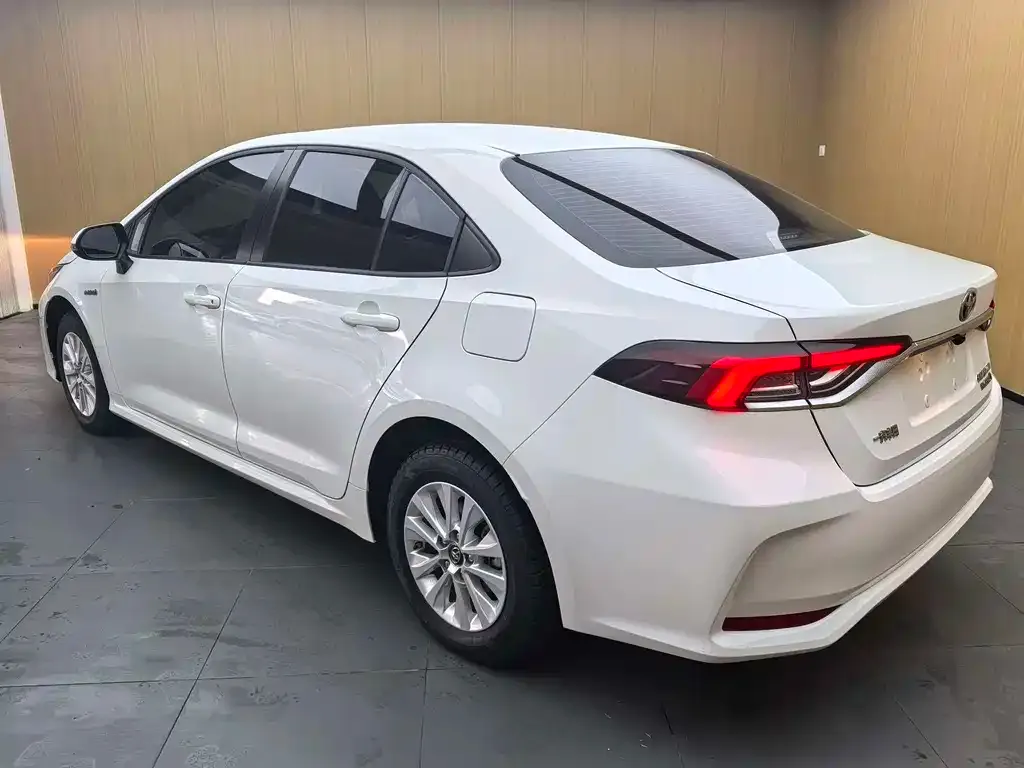Toyota Corolla — фото 3