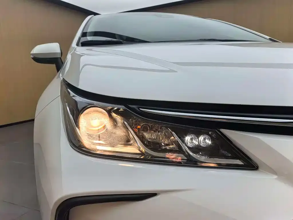 Toyota Corolla — фото 2