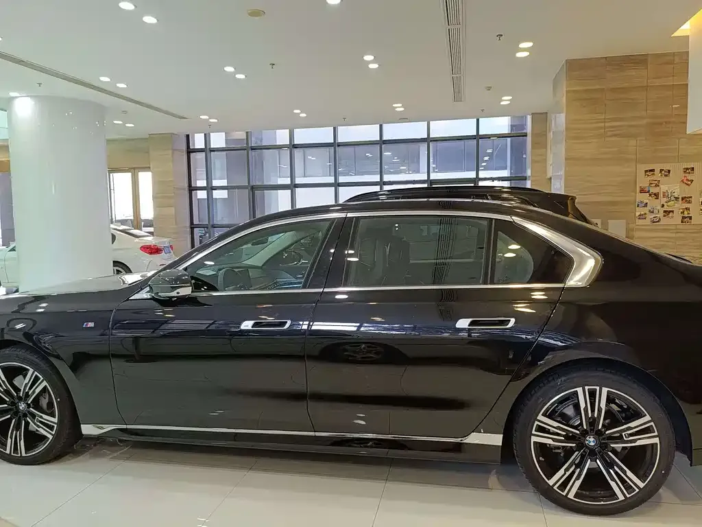 BMW 7 Series 2024 из CN, фото 7