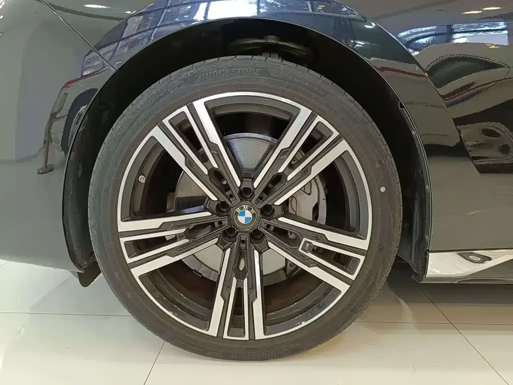 BMW 7 Series 2024 из CN, фото 10