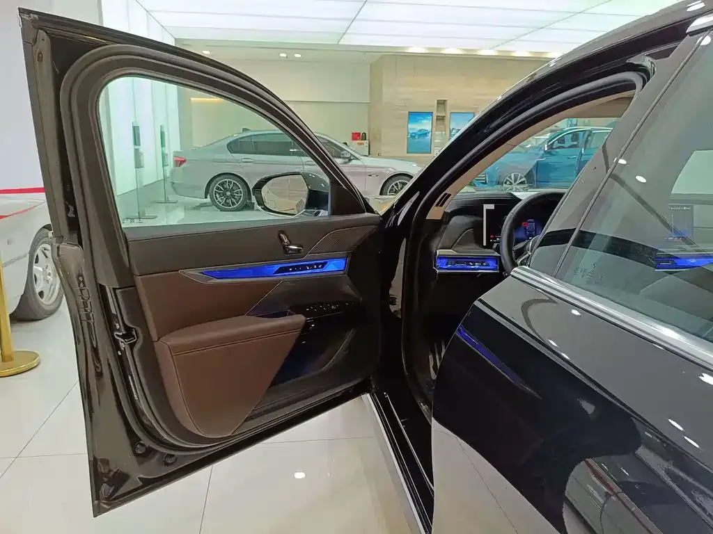 BMW 7 Series 2024 из CN, фото 3