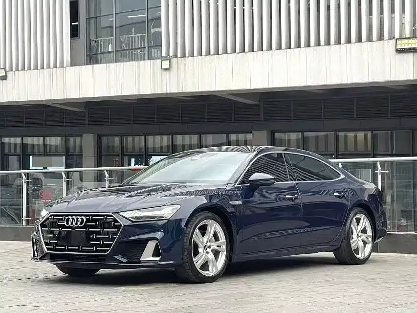 Audi A7L — фото 1