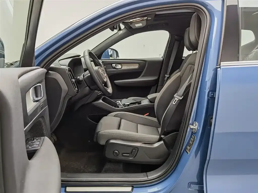 Volvo XC40 2023 из CN, фото 7