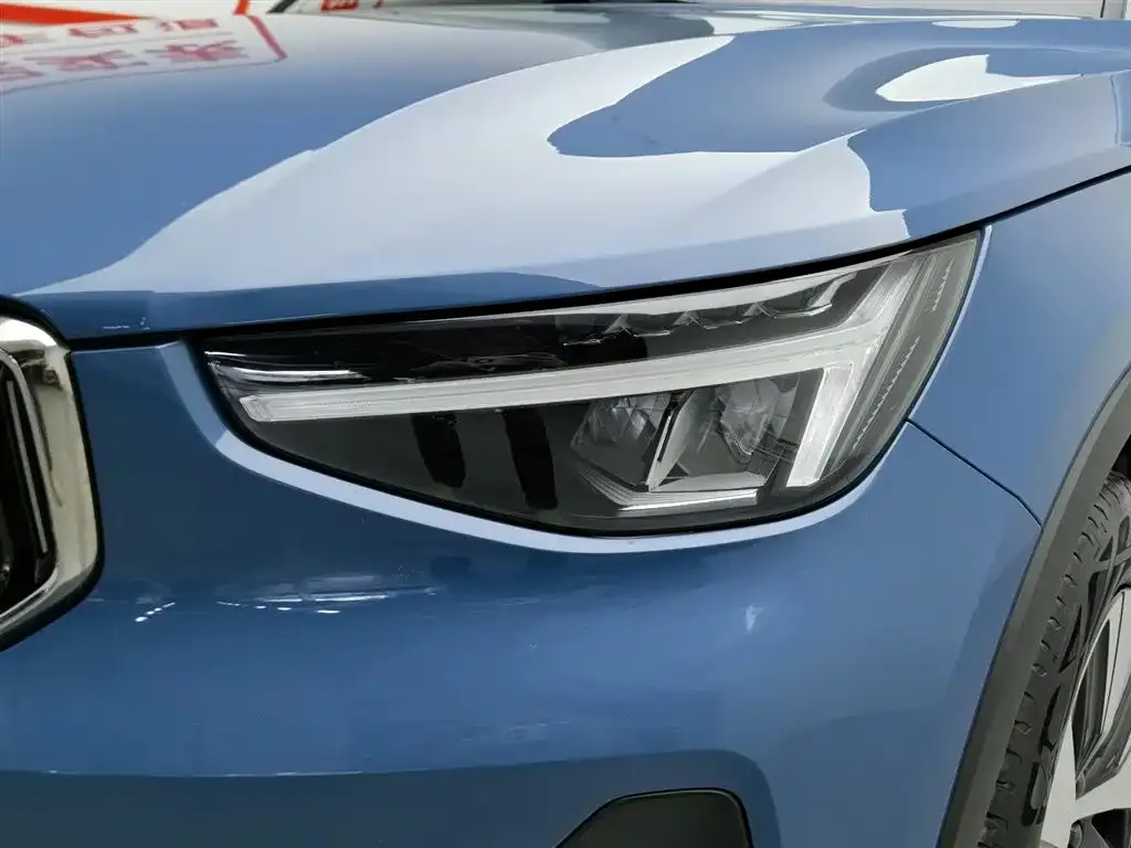 Volvo XC40 2023 из CN, фото 3