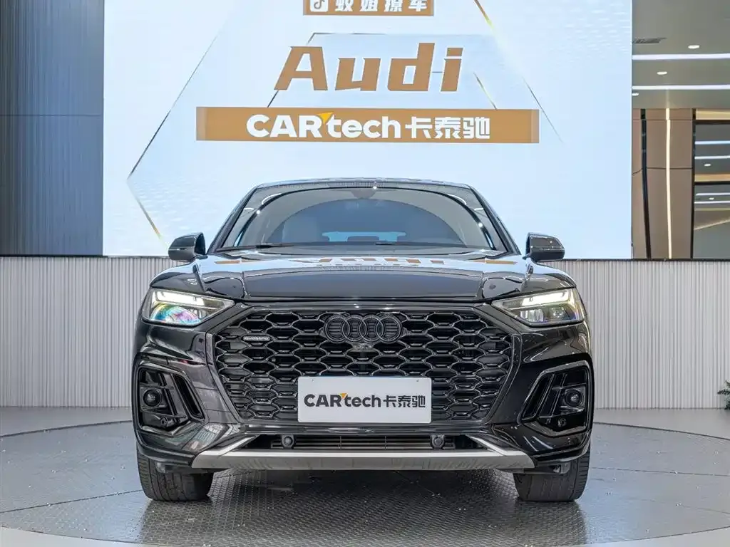 Audi Q5L Sportback — фото 1
