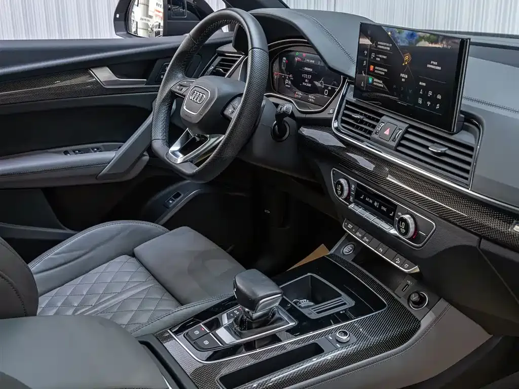 Audi Q5L Sportback — фото 4
