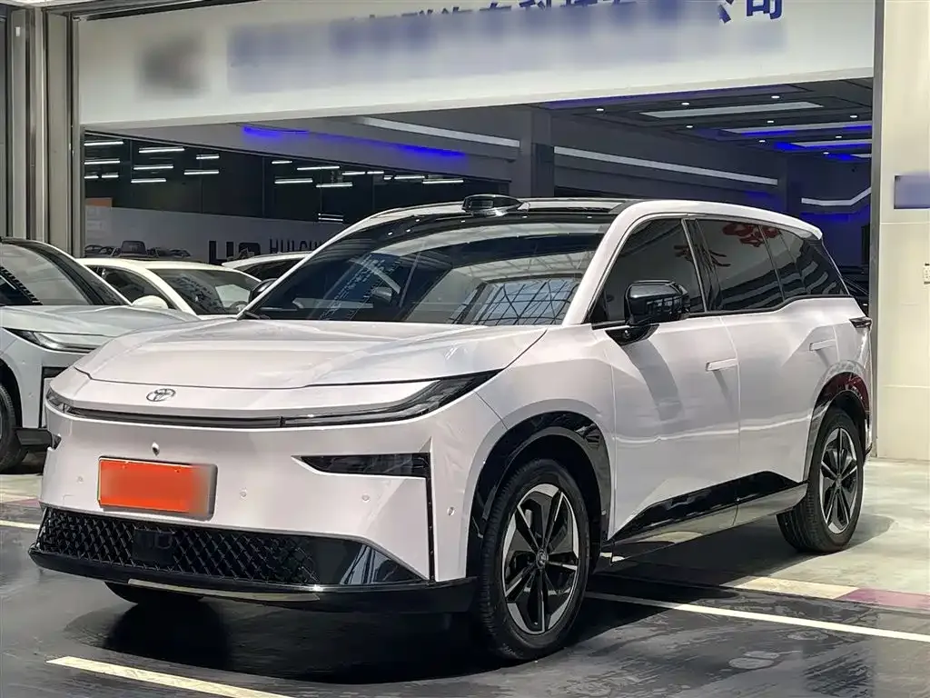Toyota Platinum 3X 2025 из CN, фото 9
