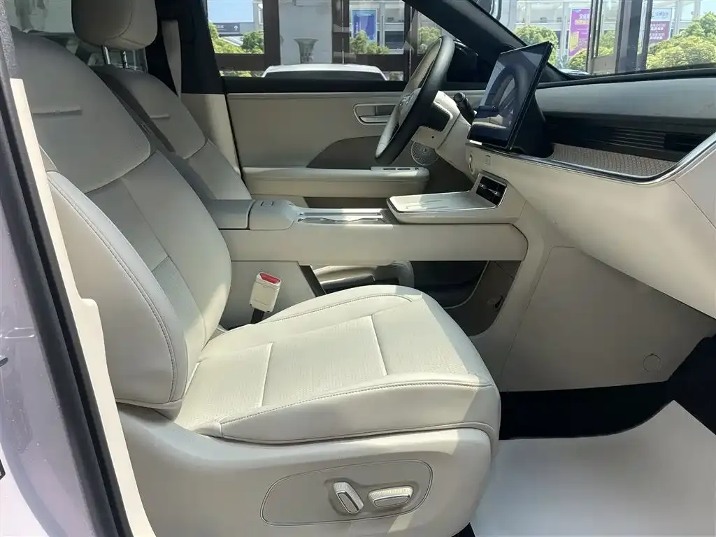Toyota Platinum 3X 2025 из CN, фото 4