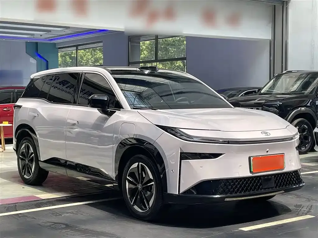 Toyota Platinum 3X 2025 из CN, фото 10