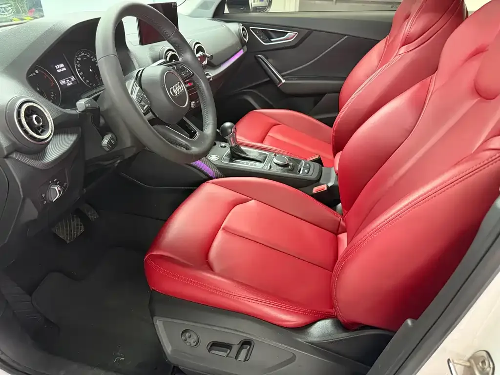 Audi Q2L — фото 8