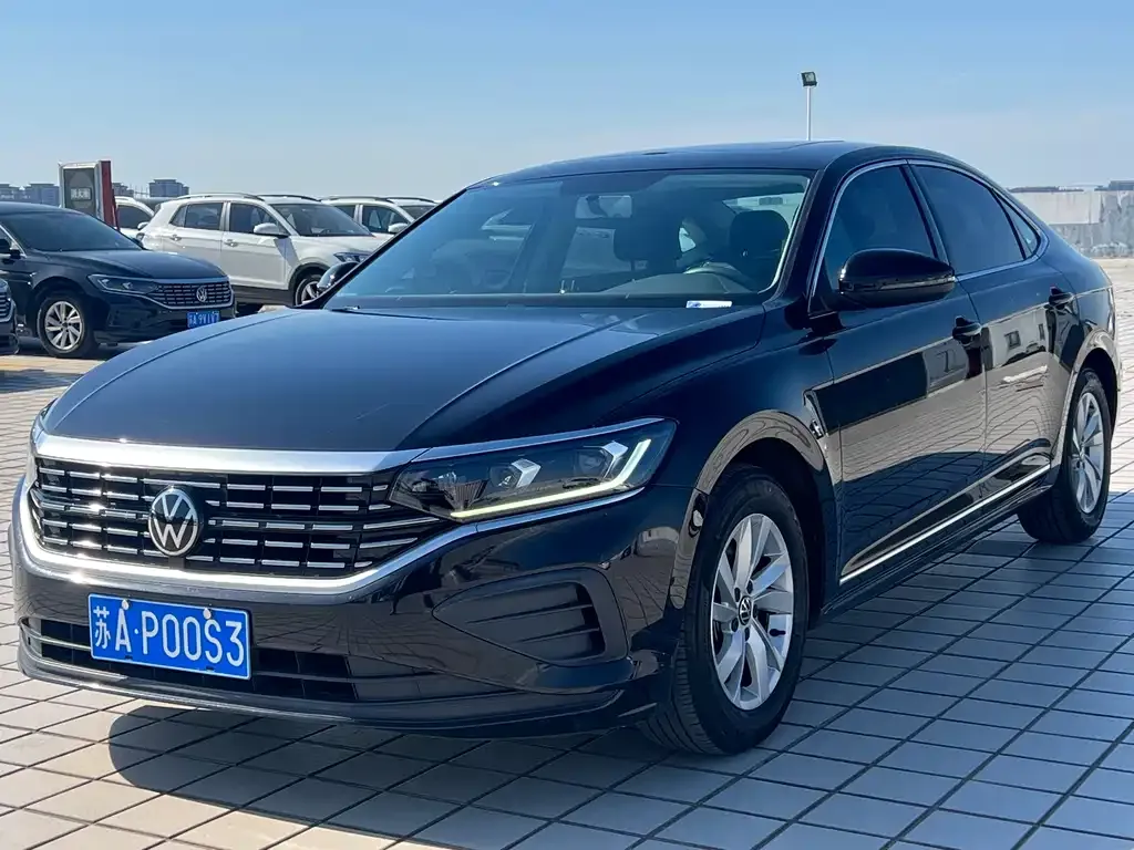 Volkswagen Passat — фото 1