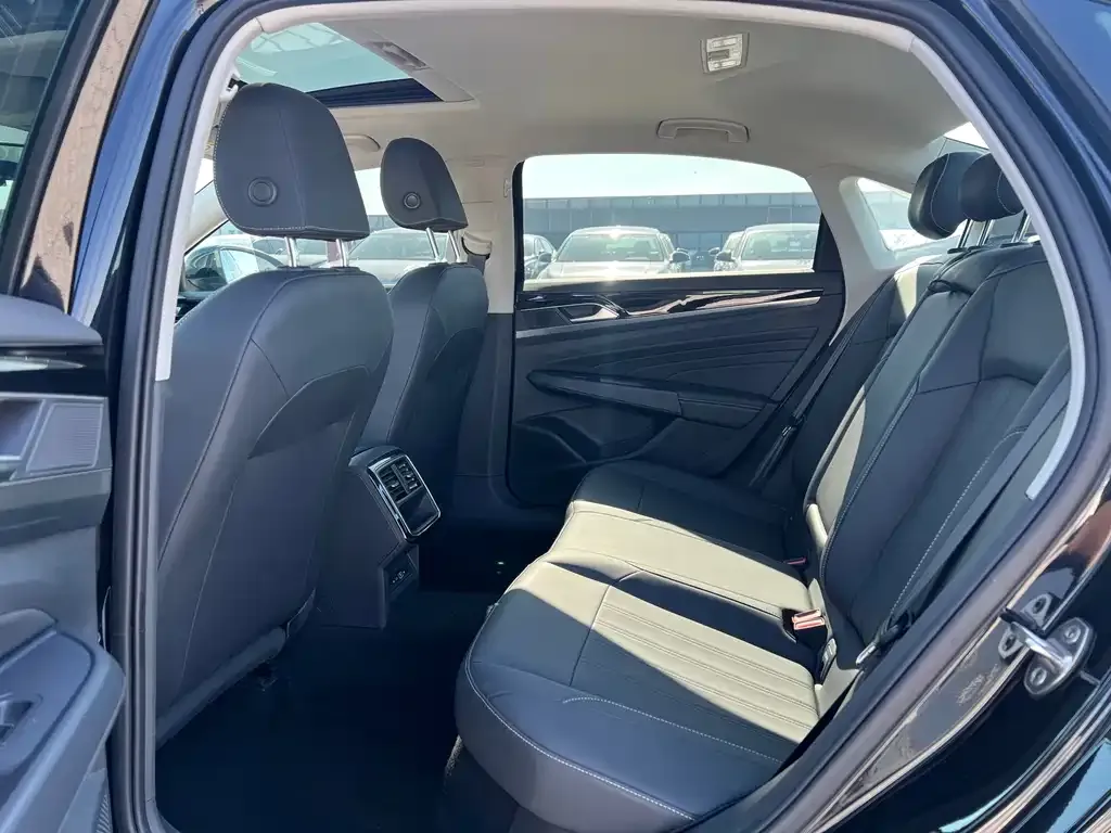 Volkswagen Passat — фото 7