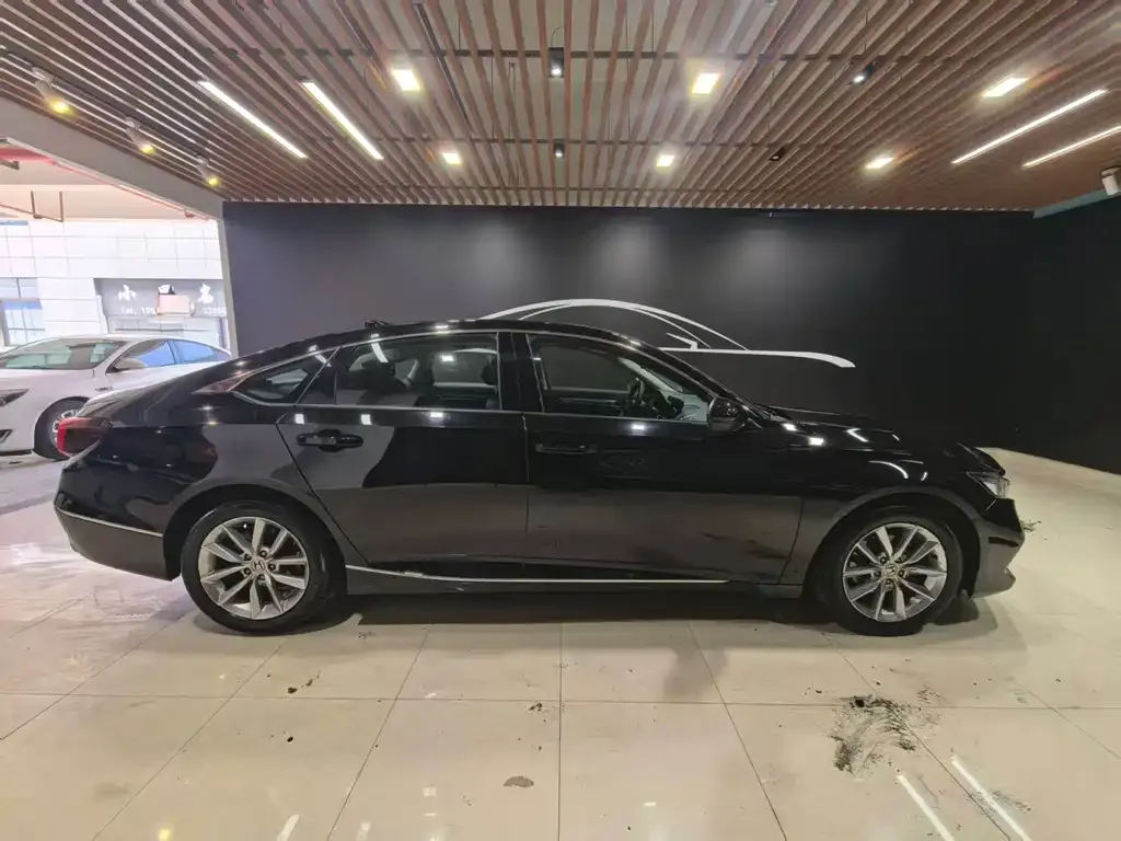 Honda Accord — фото 9