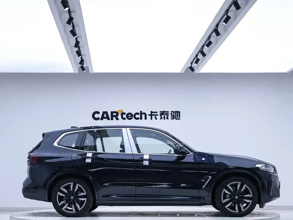 BMW iX3 — фото 4
