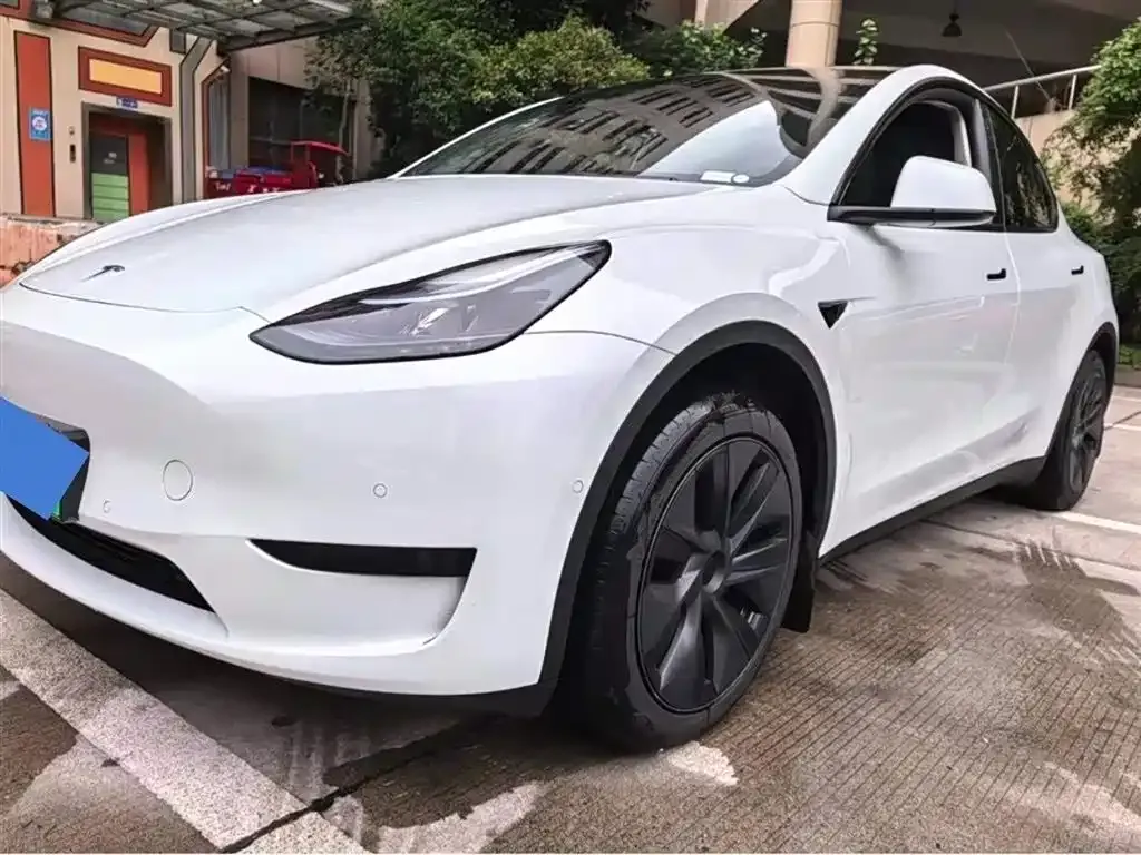 Tesla Model Y — фото 9