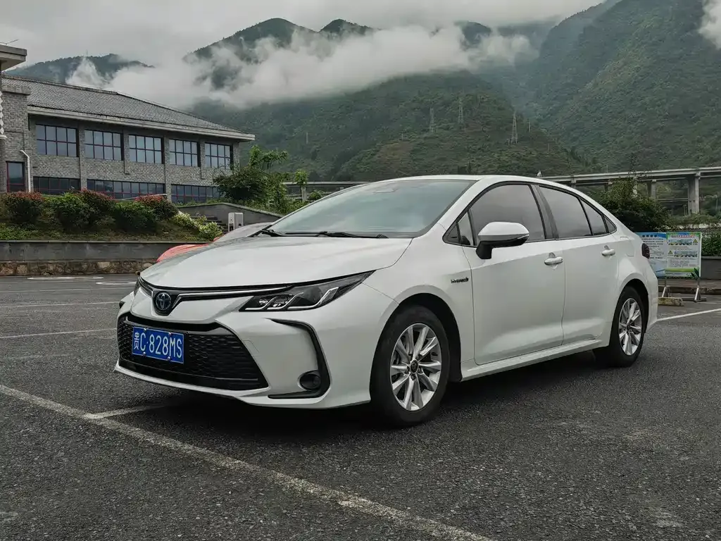 Toyota Corolla — фото 1