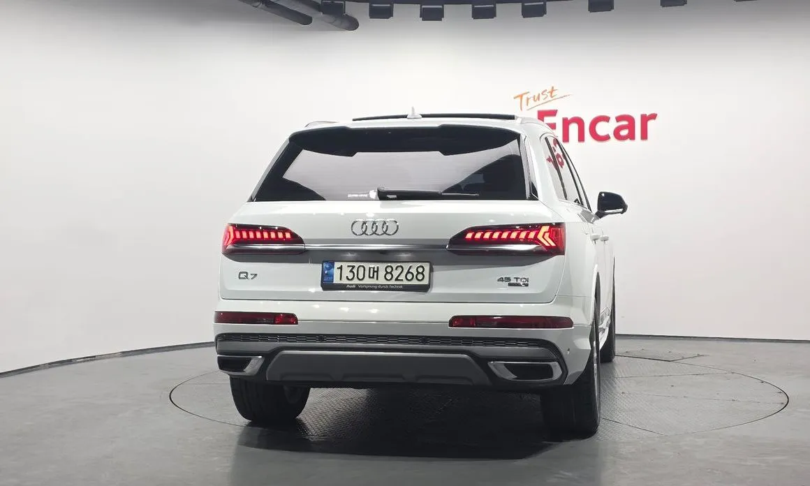 Audi Q7 — фото 7