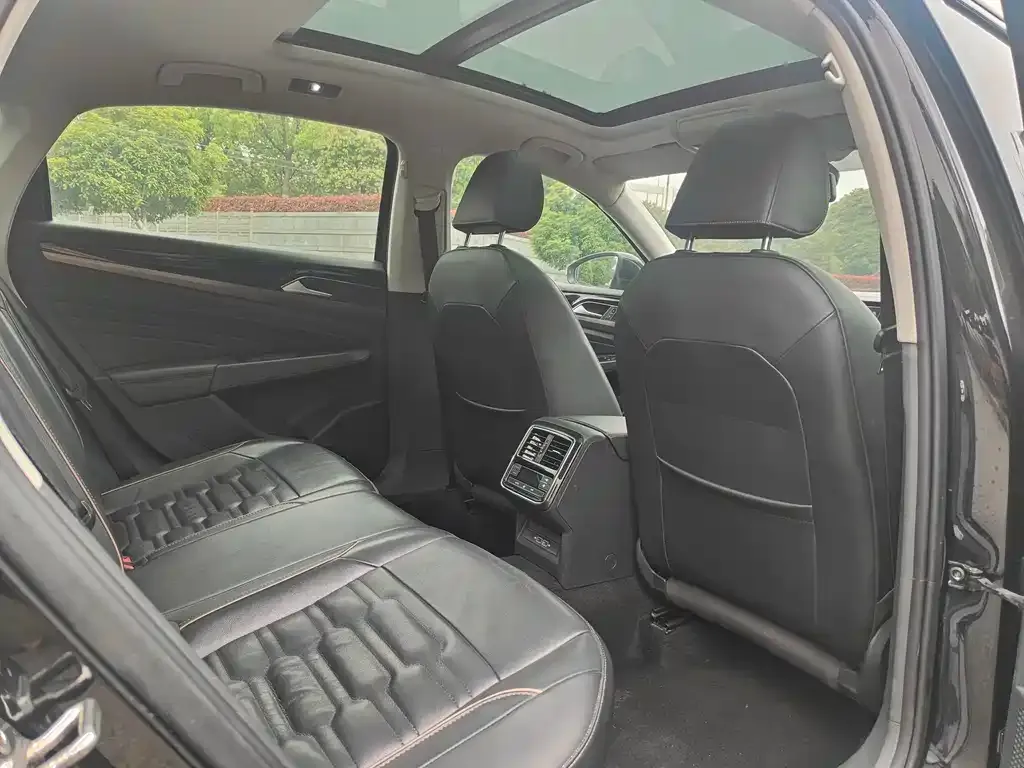 Volkswagen Passat New Energy 2021 из CN, фото 2
